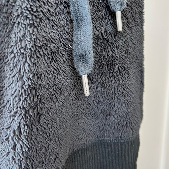 Hollister Women’s Juniors Black Fleece Cowl Neck Crop Sweater Pullover Top Small - Picture 2 of 7